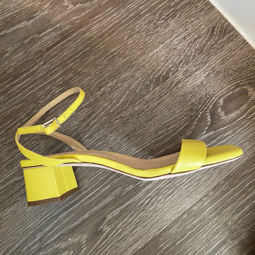 BARNEYS NEW YORK Yellow Low Heels (39.5)